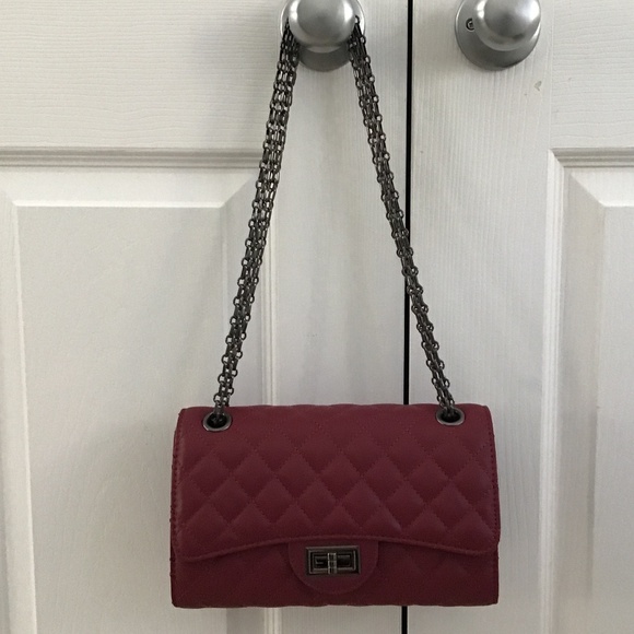 Fabulous dark red quilted fashion handbag with solid high end hardware - Picture 7 of 8